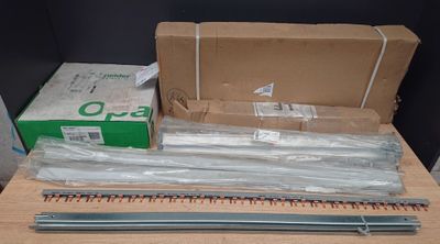 Lot de tableau et accessoires tableaux electrique composé de…