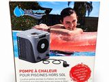 une boîte sur laquelle figure l'image d'un homme dans une piscine avec une pompe à air gonflable