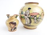 un vase et un vase sur lequel est représenté un homme