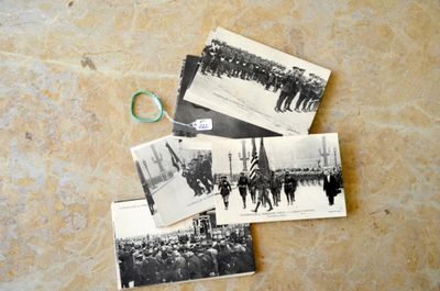 Un lot de 18 cartes postales anciennes sur les funérailles d…