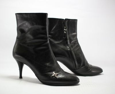 LOUIS VUITTON, bottines en cuir , taille 37 1/2