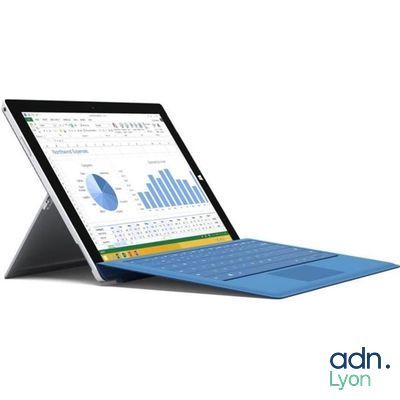 une image représentant une tablette posée sur une surface blanche