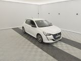 la voiture blanche est garée dans le garage sur le sol en damier