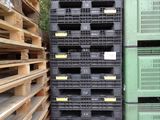 a stack of pallets sitting next to each other on a pallet