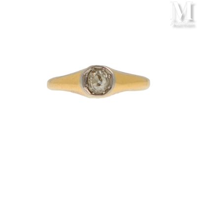 une image représentant une bague en or jaune sertie d'un diamant au centre