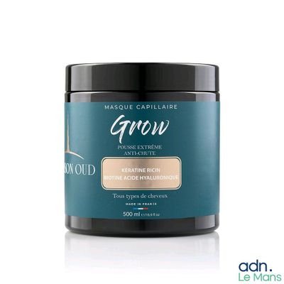 le pot de crème coiffante « Groom » est posé sur une surface blanche
