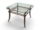 une image représentant une table basse avec un plateau en verre sur fond blanc