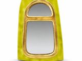 une image représentant un miroir vert et doré avec un cadre doré