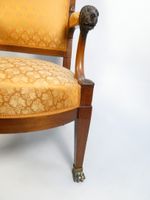 Fauteuil de style Consulat en noyer teinté acajou, dossier c… (photo 6)
