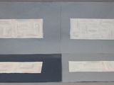 deux feuilles de papier qui se trouvent dans une boîte