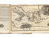 un livre ouvert sur lequel figure une carte du monde