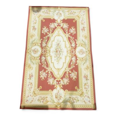 une photo d'un tapis rouge et or orné d'un motif floral