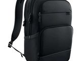 un gros plan d'un sac à dos noir sur fond blanc