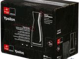 une boîte noire contenant un verre de vin