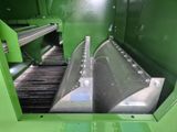 une machine verte équipée d'un tapis roulant