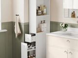 une salle de bains équipée d'un lavabo et d'un meuble de rangement