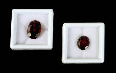 RHODOLITE. Lot de 2 rhodolites en taille ovale, totalisant 1…