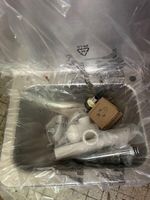 Un lave-main professionnel en inox (état neuf), encore sous … (photo 2)