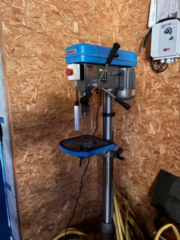 Perceuse à colonne PROMAC 213A Drill press, année : août 2021 Vis...