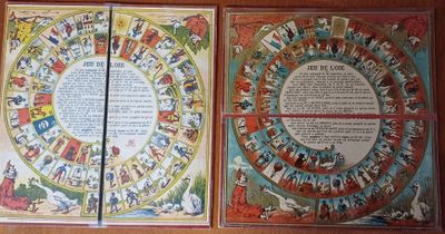 deux livres posés sur une table