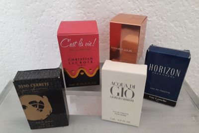 Lot de 5 miniatures ( nina ricci, cerruti, lacroix, laroche …