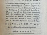 un vieux livre avec un titre en noir et blanc