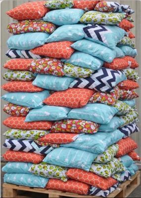 Palette de 144 coussins neufs, différents modèles et styles …