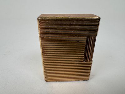 gold plated cigarette case with a small opening on top of it