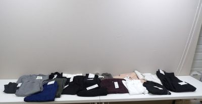 UNIQLO Femme : Lot de 20 articles - Taille S *NEUF avec étiquettes* - Photo 1