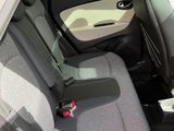 Les sièges arrière de la voiture sont propres et prêts à être utilisés.