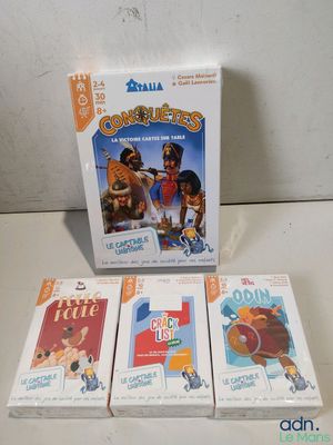 Trois jeux Nintendo Wii sont posés sur une table blanche