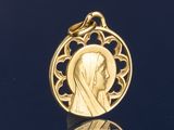 l'image d'une médaille d'or sur laquelle figure le visage d'une femme