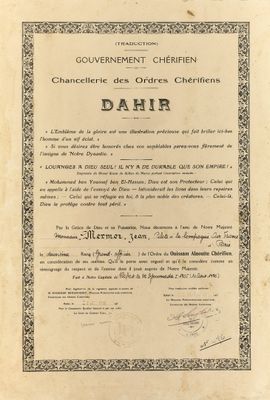 une image en noir et blanc d'un document sur lequel figure la photo d'un homme