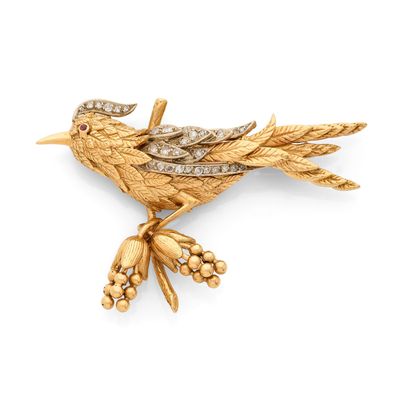une broche en forme d'oiseau en or et diamants, signée Van Cleef
