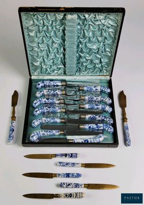 un étui contenant un ensemble de couteaux et un ensemble de couteaux à l'intérieur