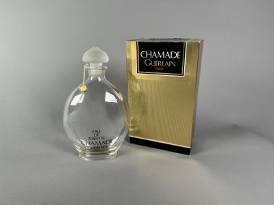 GUERLAIN. Flacon d'eau de toilette CHAMADE. Flacon en forme …