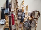 tout un tas de montres sur la table