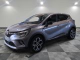 le nouveau renault c - hr suv est présenté dans un showroom