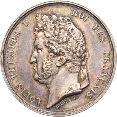gros plan d'une pièce de monnaie sur laquelle figure une tête d'homme