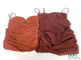 deux vêtements posés l'un sur l'autre