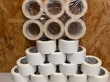 plusieurs rouleaux de papier hygiénique empilés les uns sur les autres
