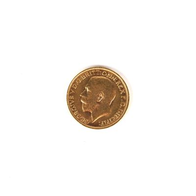gros plan d'une pièce de monnaie sur une surface blanche