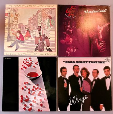 quatre vinyles contenant des morceaux variés des années 1960 et du début des années 1970