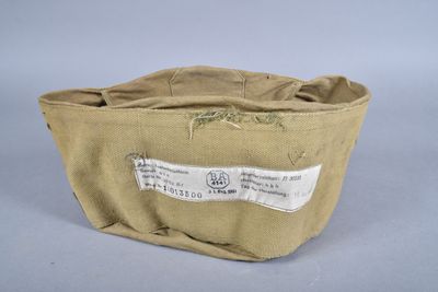un gros plan d'un sac sur lequel est apposée une étiquette