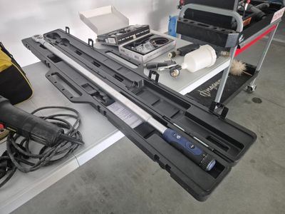 many tools that are sitting on a table in a room