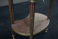 Petite table de salon ovale en acajou et placage d'acajou. (photo 5)