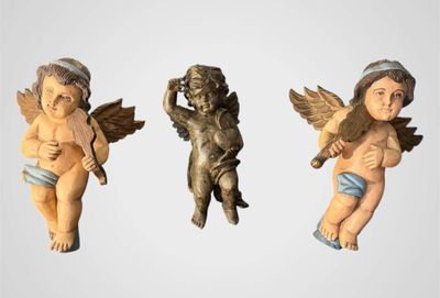 trois petites statues de chérubins et d'anges sur fond blanc