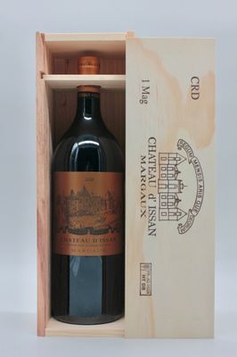 une image représentant une bouteille de vin dans un coffret en bois
