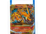 gros plan sur une boîte en plastique bleue contenant une carte pokemon