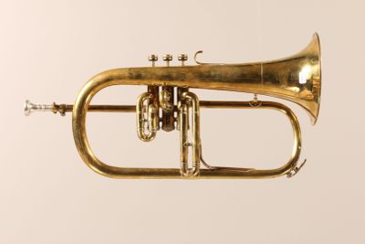 Bugle à trois pistons, en laiton vernis, de COUESNON Paris, … - Photo 1